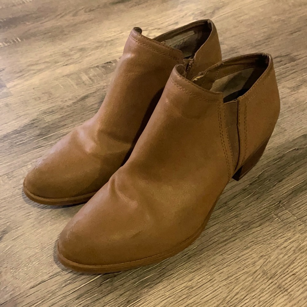 Dark Oatmeal bootie - Naturalizer (super comfortable)